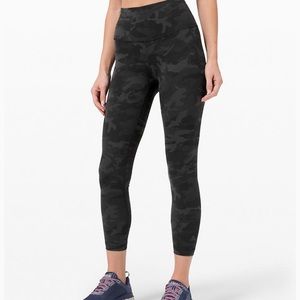 Lululemon WunderTrain Size 4 25” inseam CAMO